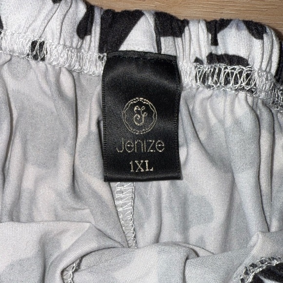 Leopard Print Women's Pajama Set - Picture 5 of 12